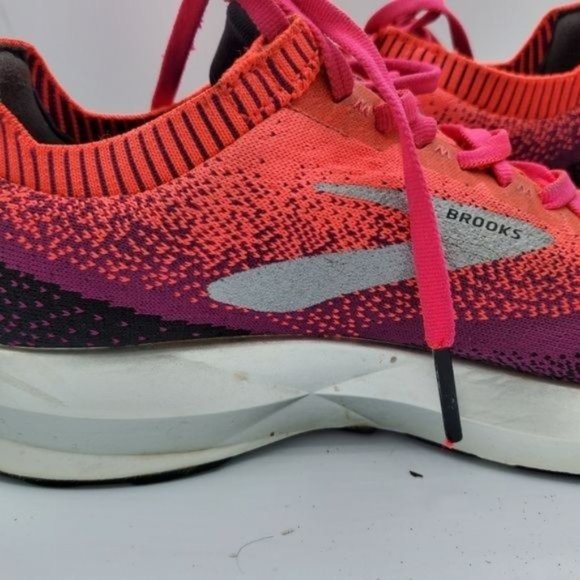 Brooks Levitate 2 Women's Pink Purple Running Shoes Size 8.5 - Picture 2 of 12